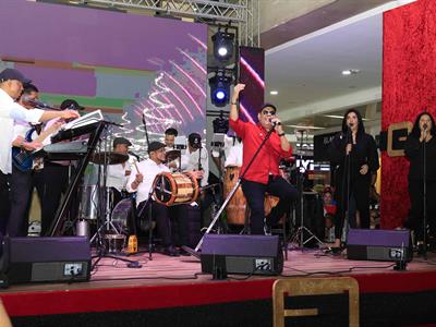 Sambil recibe la Navidad con concierto de Fernando Villalona