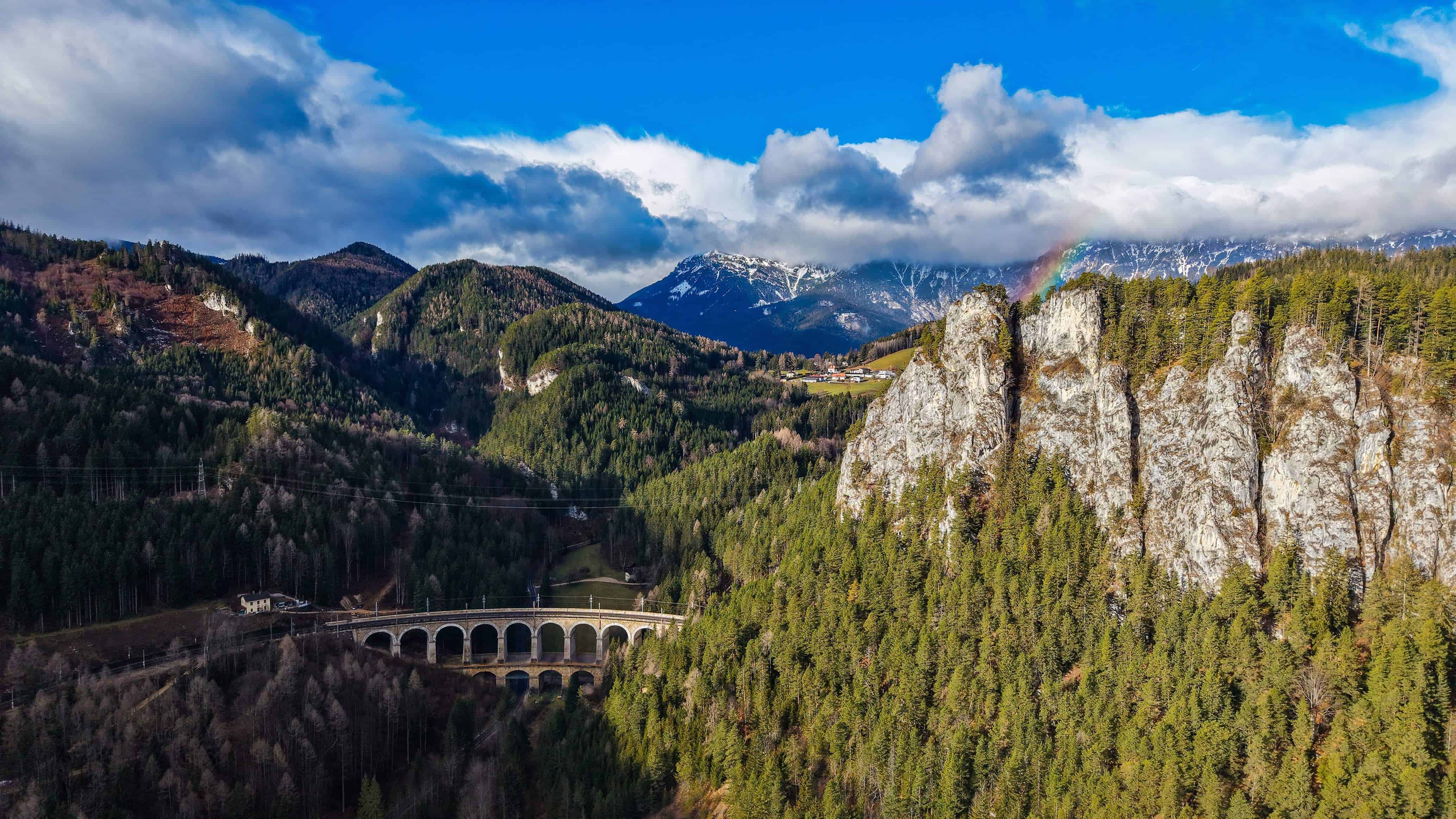 La línea ferroviaria ‘Semmering Railway’ (de Gloggnitz a Mürzzuschlag, en Austria), en el séptimo puesto de la lista, ofrece paisajes espectaculares.