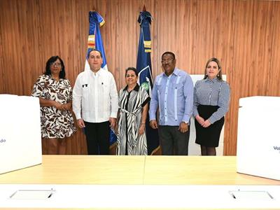 Voluntariado Banreservas dona vacunas contra la influenza