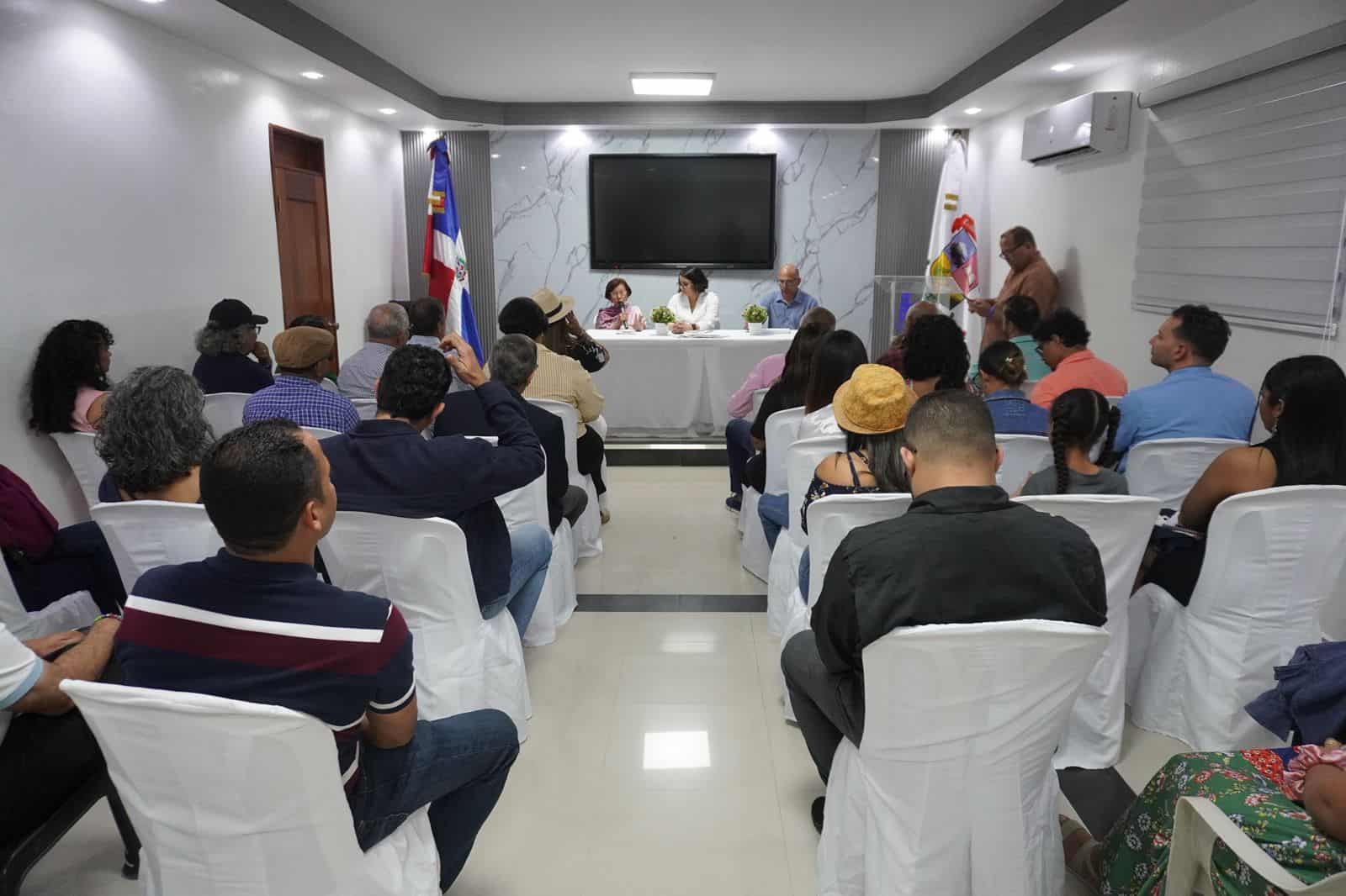 Conversatorio en torno al libro El vuelo de Sina de Yinett Santelises en Villa Tapia.