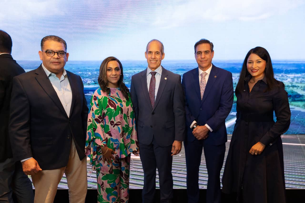 Fredy Pérez, Bredyg Disla, Edwin De los Santos, Rafael Castillo y Rita Peña.