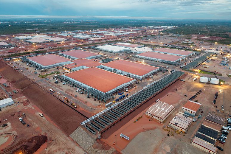 Construcción en Abilene, Texas, del primero centro de datos destinado al proyecto Stargate de EE UU, con el que busca afrontar la competencia china en el campo de la IA.