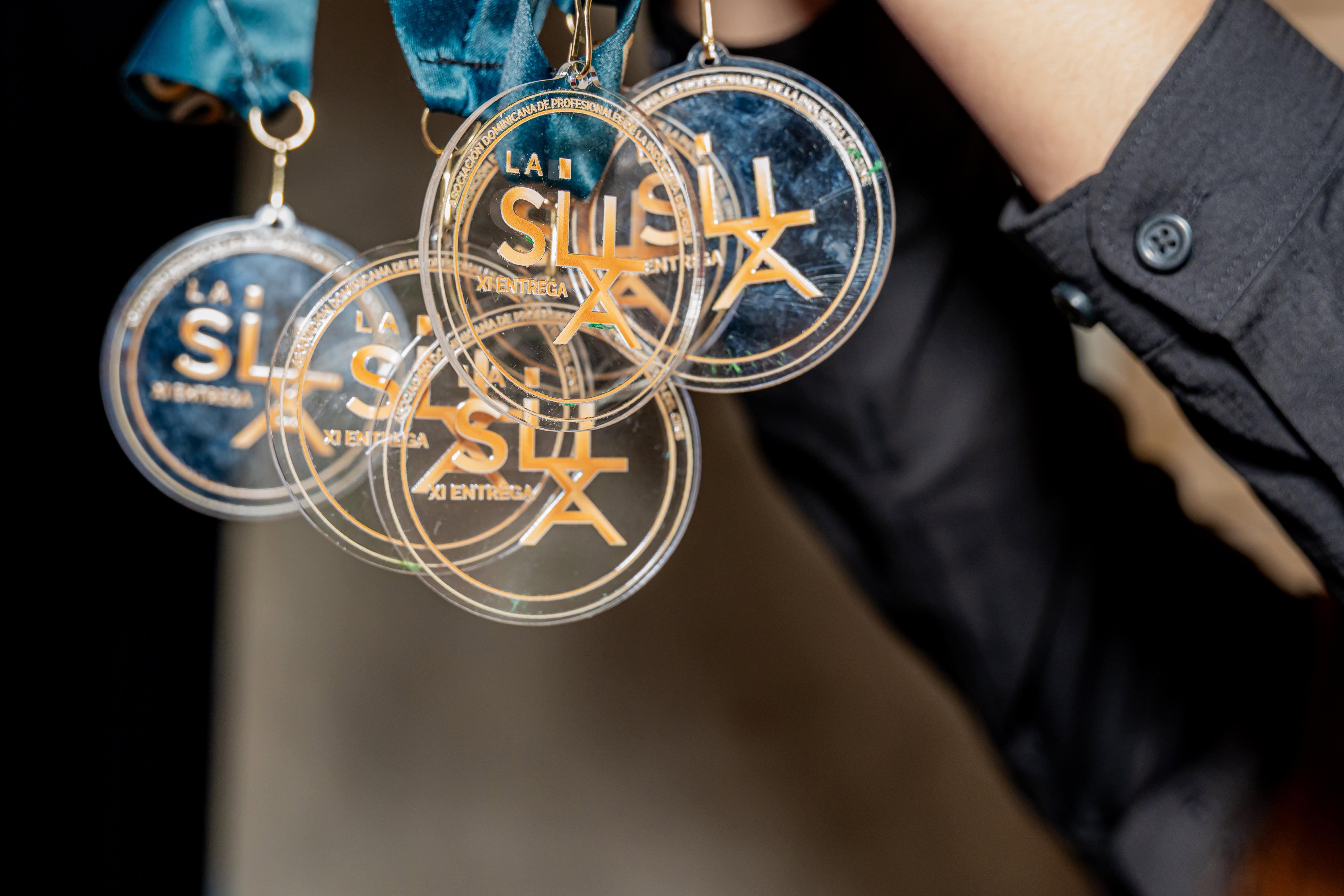 Las medallas que serán entregadas en la gala.