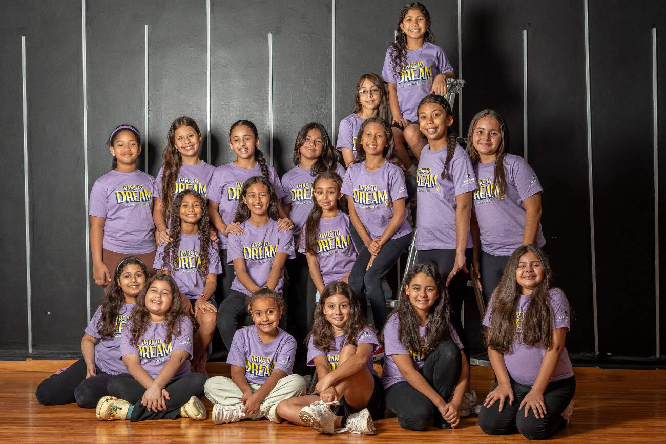 Integrantes del grupo Rising Stars en una presentación pasada.