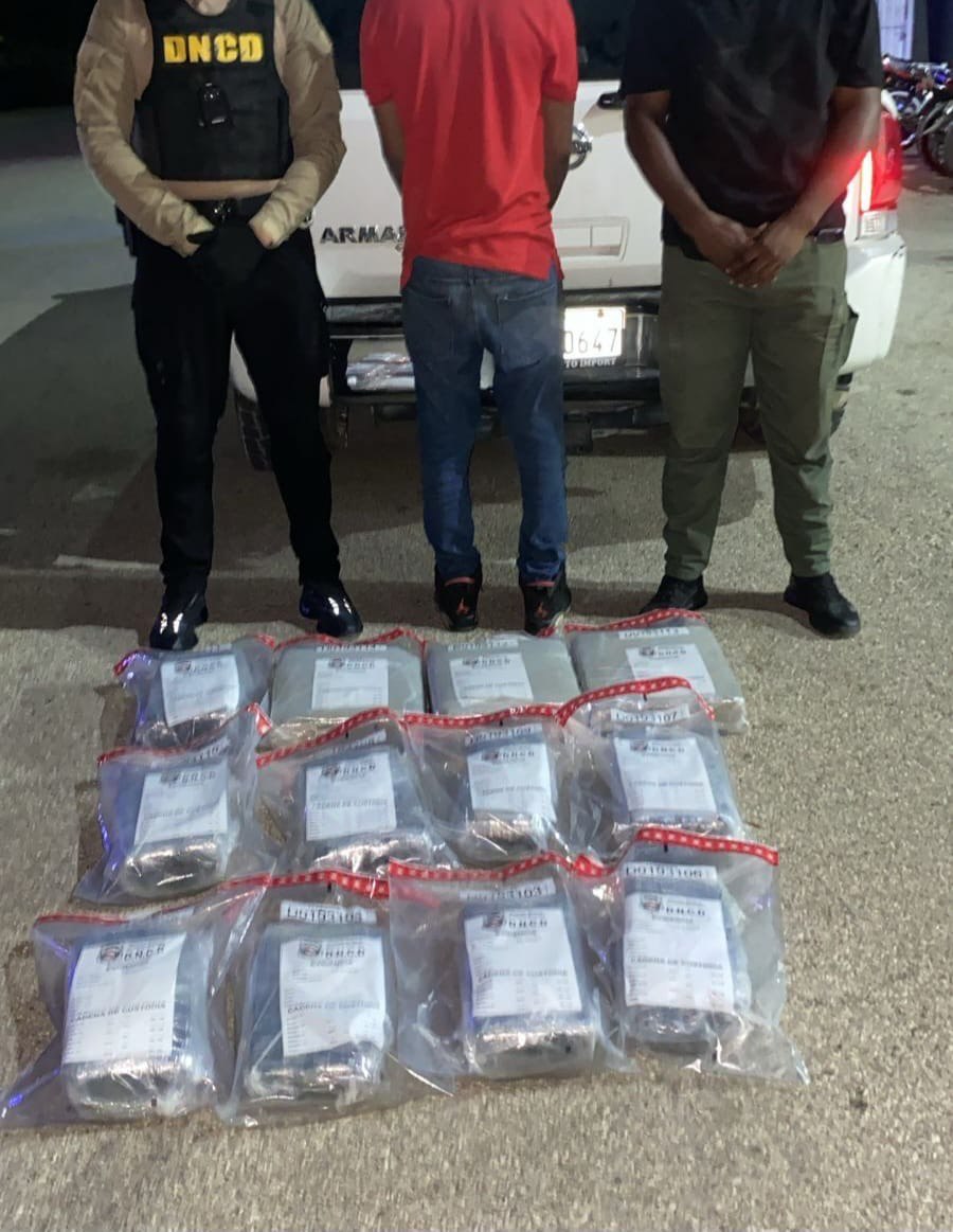 DNCD detiene un hombre con 78 libras de marihuana en el interior de un vehículo