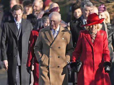 Familia real británica asiste a misa de Navidad sin Andrés