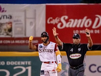 Johan Rojas: critica los árbitros, dice que en todo favorecen al Licey