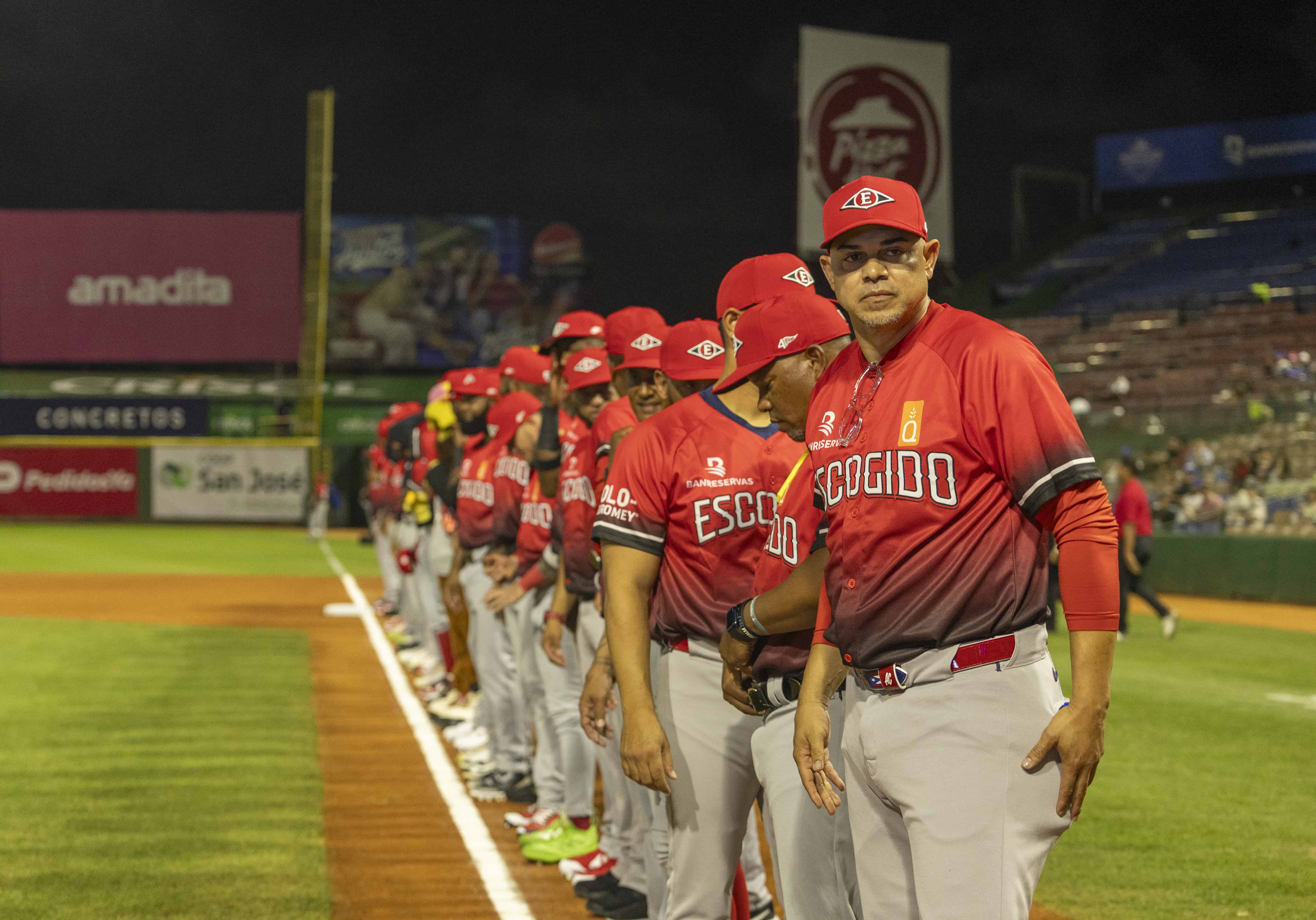 Equipo de los Leones del Escogido para la temporada 2025-2026, dirigidos por el puertorriqueño Alex Cintrón.