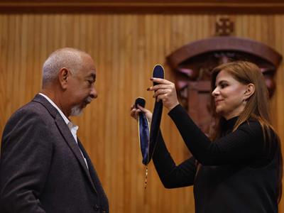 Leonardo Padura recibe en México un doctorado honoris causa