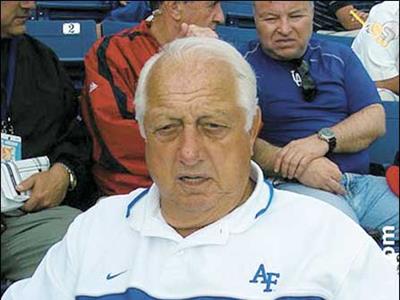 LIDOM: Tom Lasorda preso en pleno juego por Bisonó Jackson