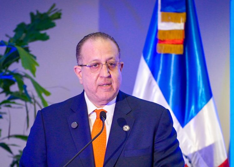 Magín Díaz advierte que una rápida indexación salarial aumentaría el déficit fiscal y la deuda