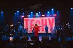 Techy conquista a su público con una noche de música, humor y emociones