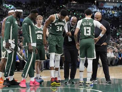 NBA: Antetokounmpo se lesiona y está en problemas con Bucks