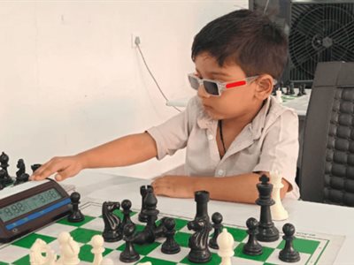 Niño indio se clasifica en la FIDE de ajedrez con 3 años