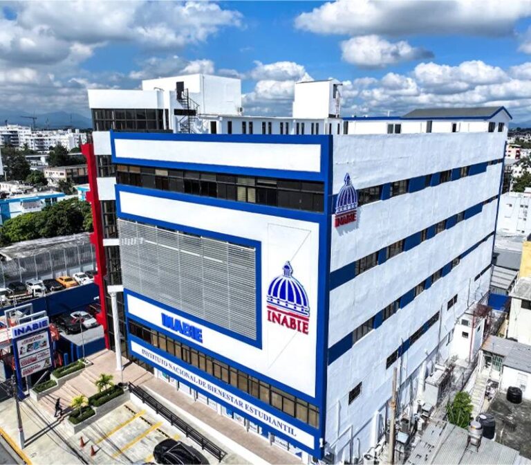 Procompetencia investiga a tres empresas por presunta colusión en compras del Inabie