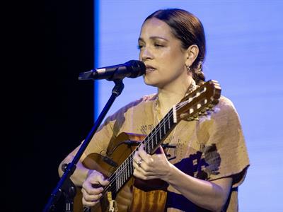 Rolling Stone sitúa discos de Lafourcade entre los grandes en español