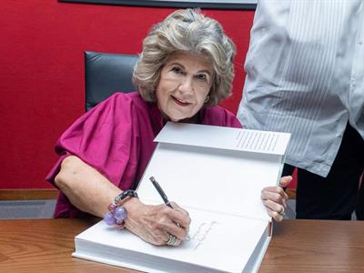 Rosalía Gómez de Caro habla sobre su obra “El arte de vivir”